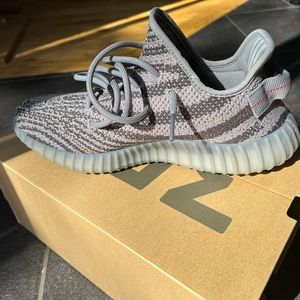 YEEZY BOOST 350 Beluga 2.0
